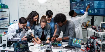 University students working together on a STEM project in a lab, symbolising new educational approaches.